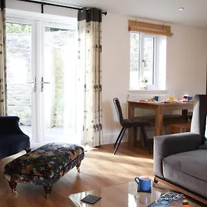 burgess-yard-2-bedroom-cottage-bath.tophotelsbath.com/