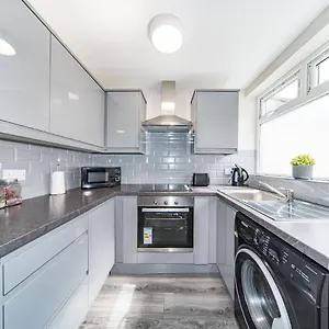 mays-house-18-gwendoline-street.hotelsin-chester.com/