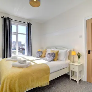 Apartment Modern 4 Bedroom Townhouse Perfect Location., Brighton